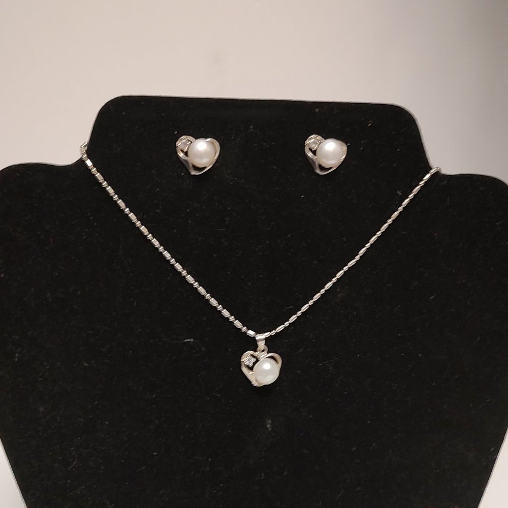 Silver Hearts with Pearls and crystals in Necklace and Earrings. 8 inches long.